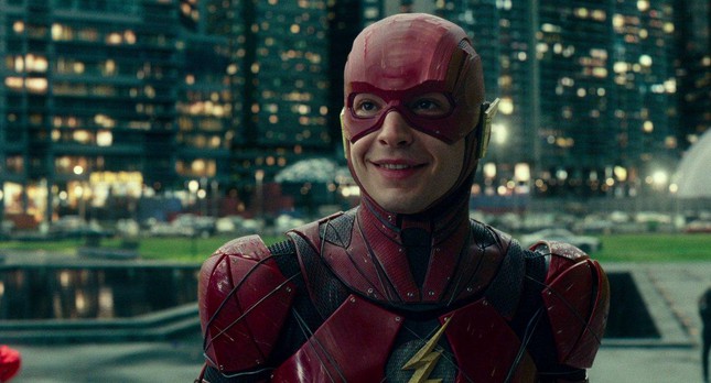 Sau 2 lần bị bắt, &quot;The Flash&quot; Ezra Miller lại tiếp tục vướng vào rắc rối pháp lý nghiêm trọng - Ảnh 3.