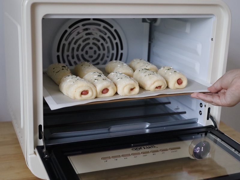 Cuối tuần làm mẻ bánh mì xúc xích mềm thơm, cả tuần sau con có đồ ăn sáng ngon lành nhanh gọn! - Ảnh 10. Cuối tuần làm mẻ bánh mì xúc xích mềm thơm, cả tuần sau con có đồ ăn sáng ngon lành nhanh gọn! - Ảnh 10.