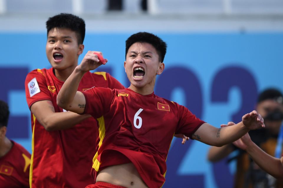 Chặng đường ĐT U23 Việt Nam tại VCK U23 châu Á: Hành trình quật cường và đầy tự hào của những chiến binh sao vàng dưới triều đại mới - Ảnh 3.