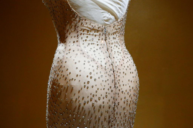 Rộ tin chiếc váy của Marilyn Monroe bị hỏng sau khi Kim Kardashian mặc đến Met Gala - Ảnh 4.