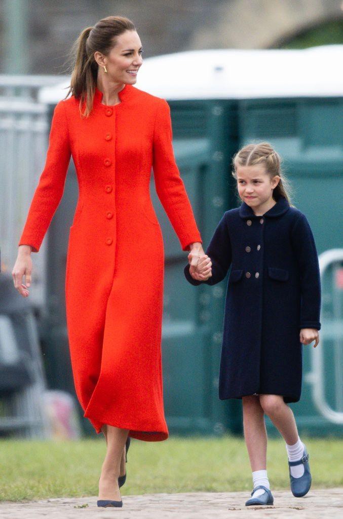 Ngắm những trang phục đẹp thanh lịch của 'Biểu tượng thời trang Hoàng gia' - Công nương Kate - Ảnh 3.