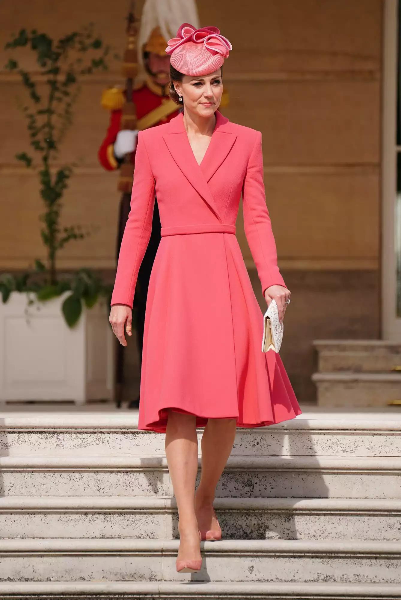 Ngắm những trang phục đẹp thanh lịch của 'Biểu tượng thời trang Hoàng gia' - Công nương Kate - Ảnh 7.