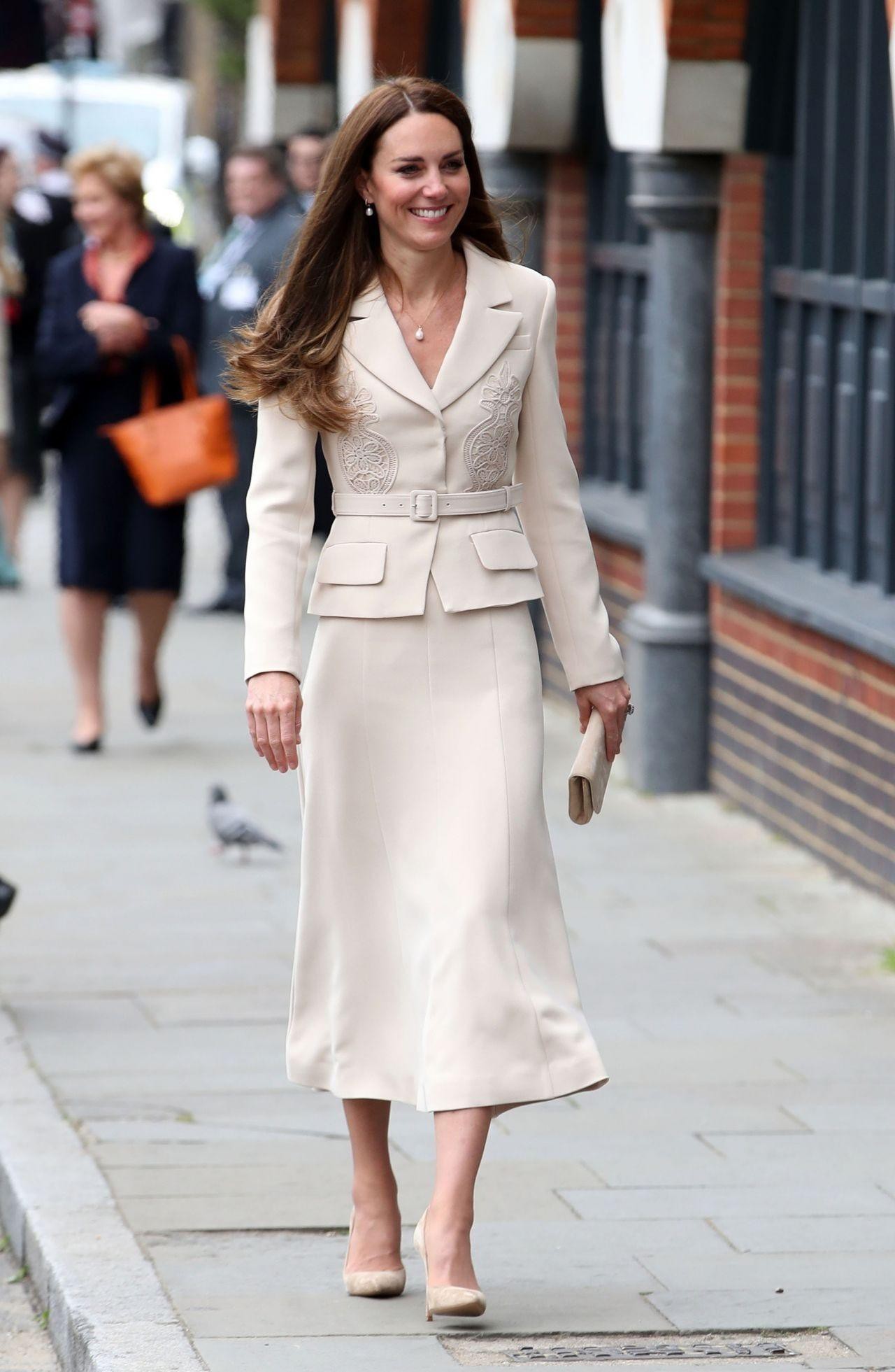 Ngắm những trang phục đẹp thanh lịch của 'Biểu tượng thời trang Hoàng gia' - Công nương Kate - Ảnh 8.