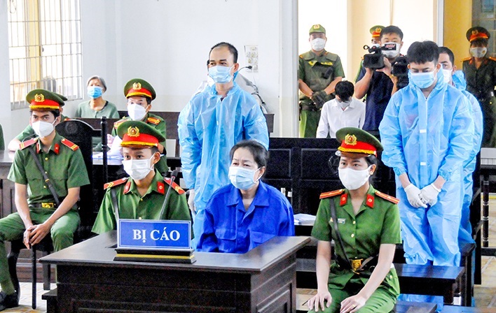 Thủ đoạn tinh vi của bà trùm trong vụ vận chuyển hơn 30.000 tỷ đồng qua biên giới - Ảnh 2. Thủ đoạn tinh vi của bà trùm trong vụ vận chuyển hơn 30.000 tỷ đồng qua biên giới - Ảnh 2.