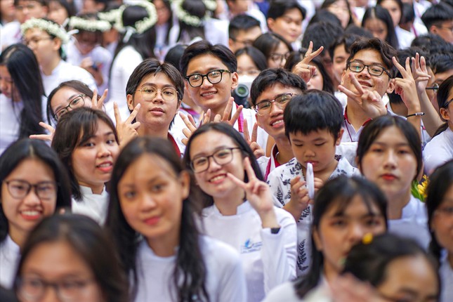 Tuyển sinh ĐH-CĐ 2022: Bị động, căng thẳng đến ph&uacute;t cuối - Ảnh 1.