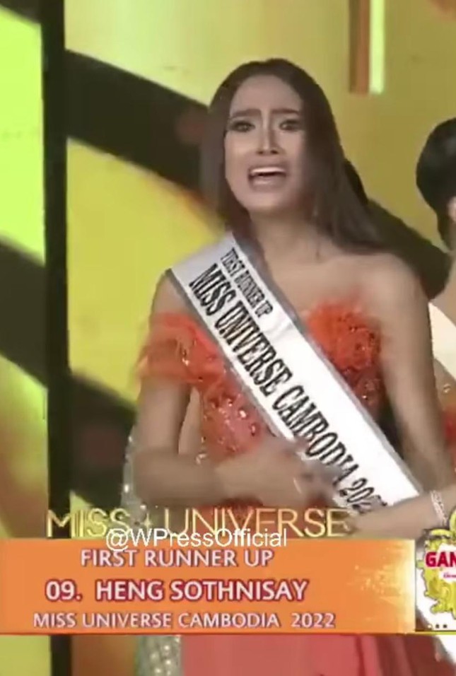 Khoảnh khắc Á hậu 1 hốt hoảng vì tưởng nhầm mình giành giải Hoa hậu Hoàn vũ Campuchia gây sốt - Ảnh 5.