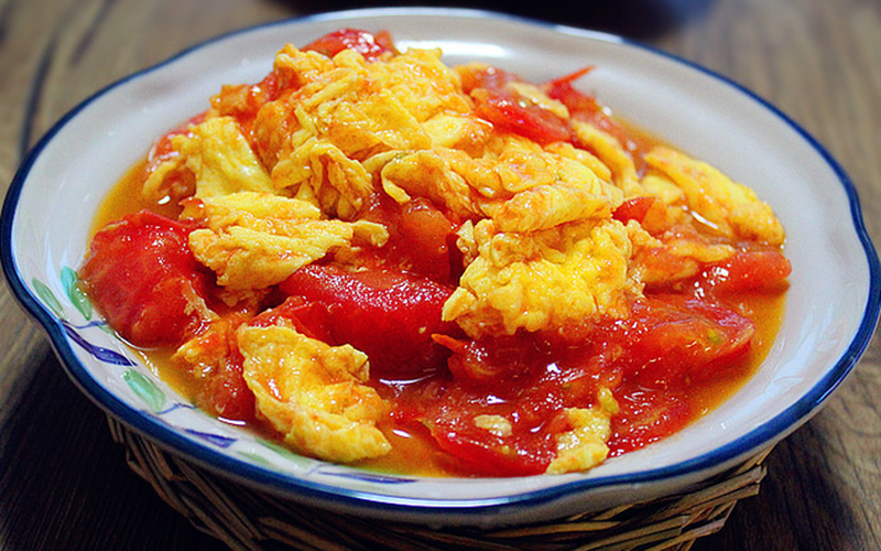 Sự thật về lời đồn cà chua nấu trứng gây ngộ độc