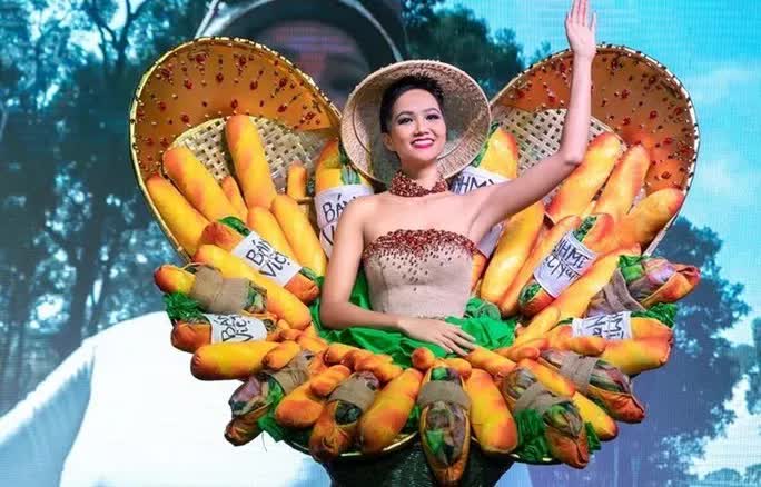Trang phục dân tộc Việt độc lạ tại các cuộc thi sắc đẹp thế giới  - Ảnh 11.