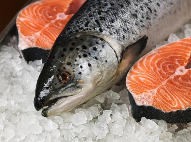 Những sai lầm khi ăn cá hồi khiến món ngon trở thành 'phế phẩm', mất sạch dinh dưỡng - Ảnh 1.