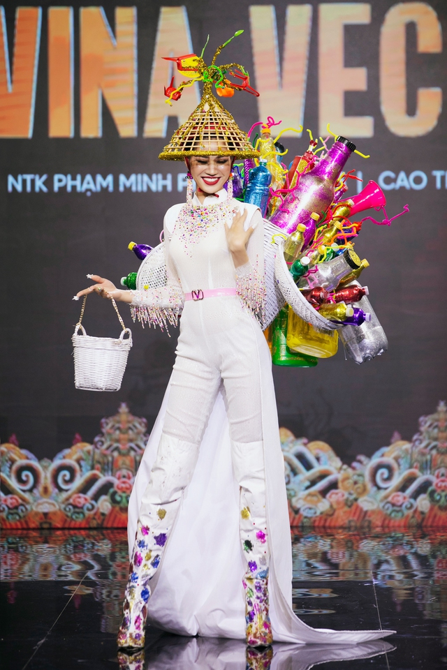 Những trang phục dân tộc khó hiểu tại Hoa hậu Hoàn vũ Việt Nam 2022 - Ảnh 9.