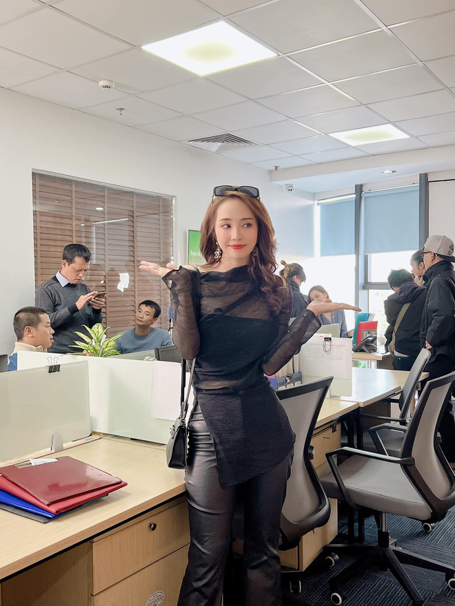 Thời trang bó sát gợi cảm của Quỳnh Nga trong phim mới - Ảnh 12. Thời trang bó sát gợi cảm của Quỳnh Nga trong phim mới - Ảnh 12.