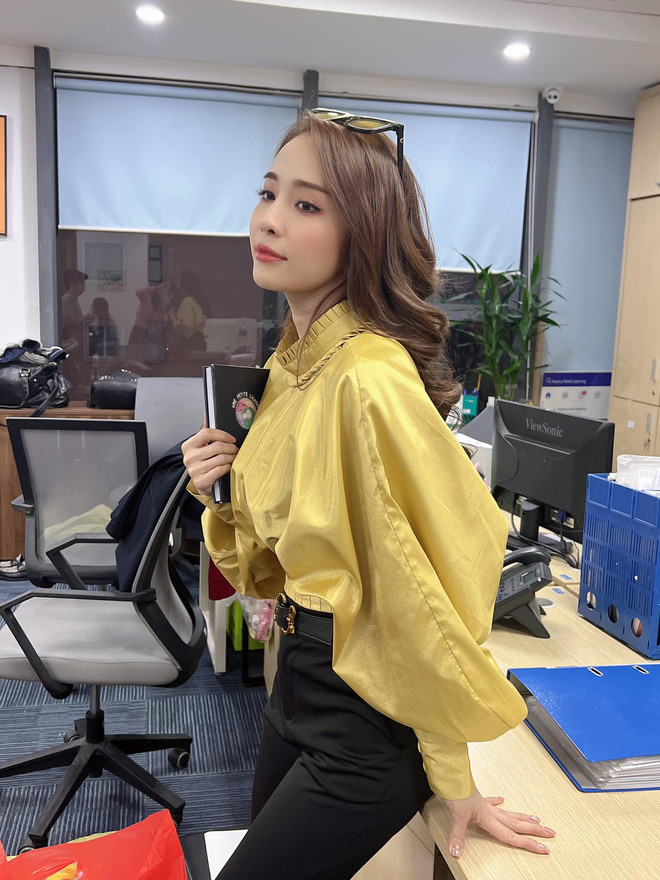 Thời trang bó sát gợi cảm của Quỳnh Nga trong phim mới - Ảnh 19. Thời trang bó sát gợi cảm của Quỳnh Nga trong phim mới - Ảnh 19.