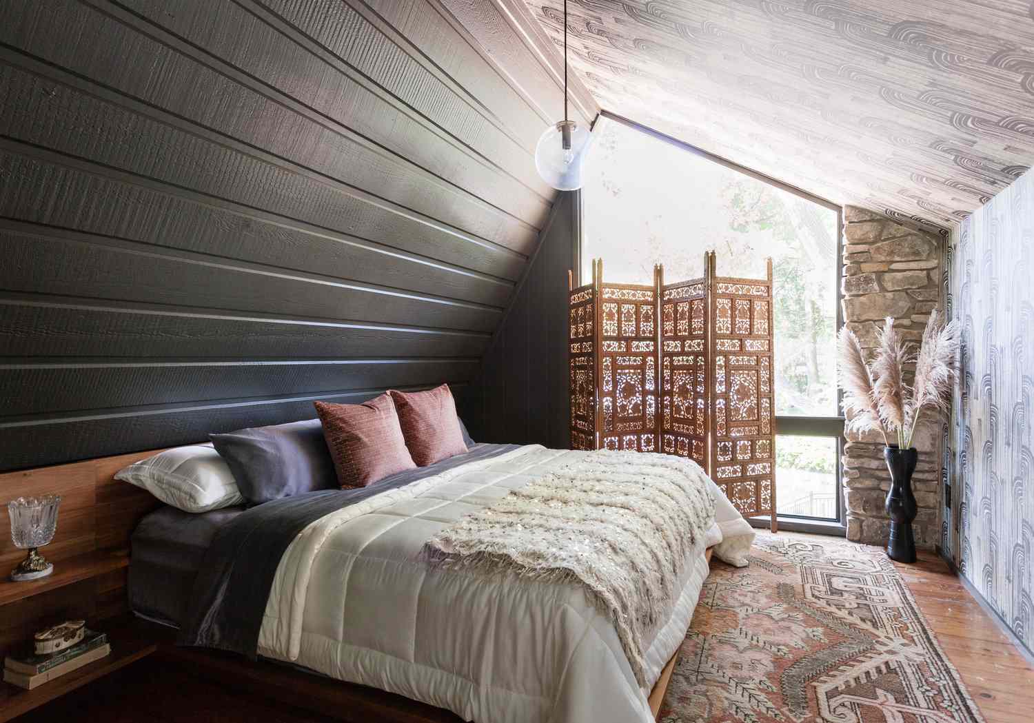 Những căn phòng ngủ gác mái sở hữu thiết kế tuyệt vời khiến bạn muốn dọn vào ngay - Ảnh 4.