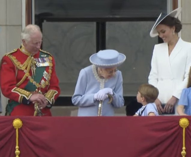 Prince Louis's adorable moments at the Queen's Platinum Parade, a true replica of the Duke of Cambridge!  - Picture 10.