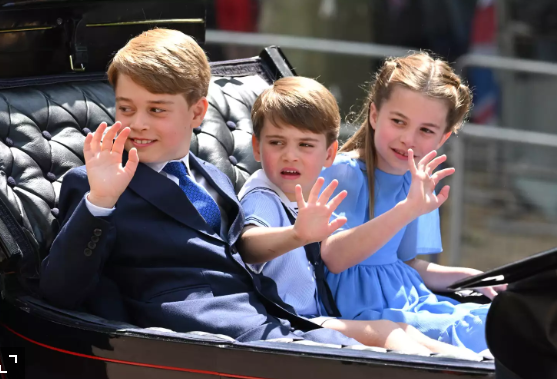 Prince Louis's adorable moments at the Queen's Platinum Parade, a true replica of the Duke of Cambridge!  - Photo 2.