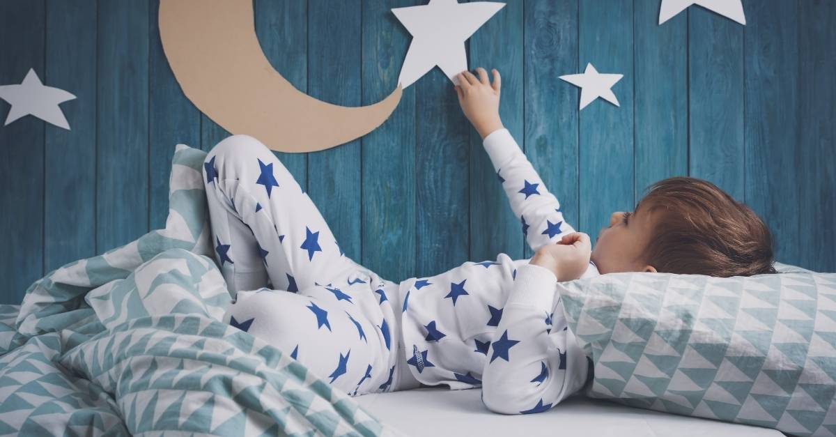 Trẻ 5 tuổi trằn trọc khó ngủ, thức giấc đột ngột giữa đêm vì 8 ''thủ phạm'' mà bố mẹ không hề hay biết - Ảnh 5.