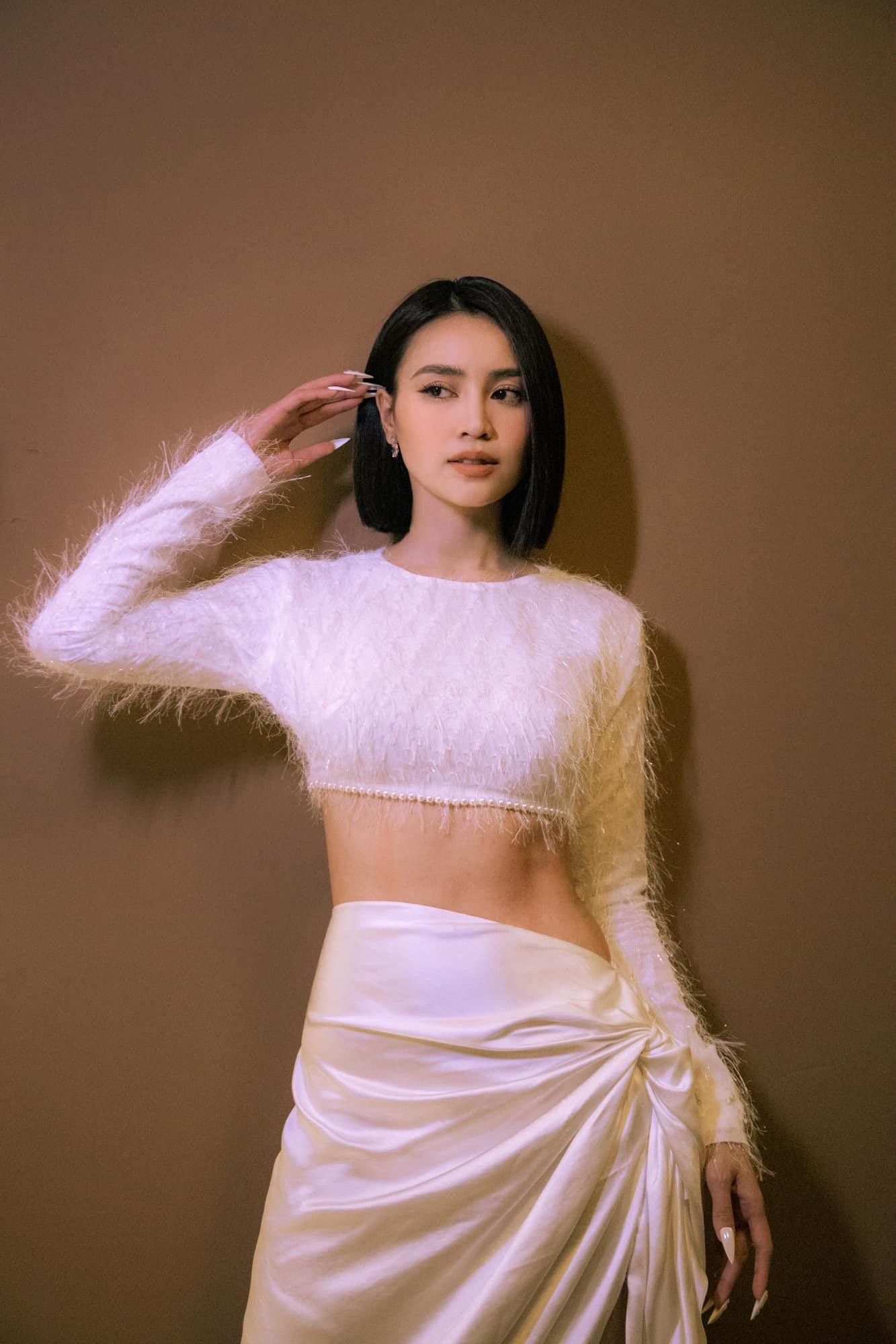 Mặc lại váy của Ninh Dương Lan Ngọc, Hoa hậu Thùy Tiên gây chú ý với vòng eo 'con kiến' sexy - Ảnh 6.