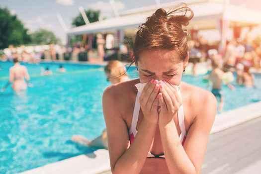 Đi bể bơi mùa hè có thể khiến bạn mắc những bệnh nghiêm trọng sau, cần đặc biệt lưu ý - Ảnh 2.