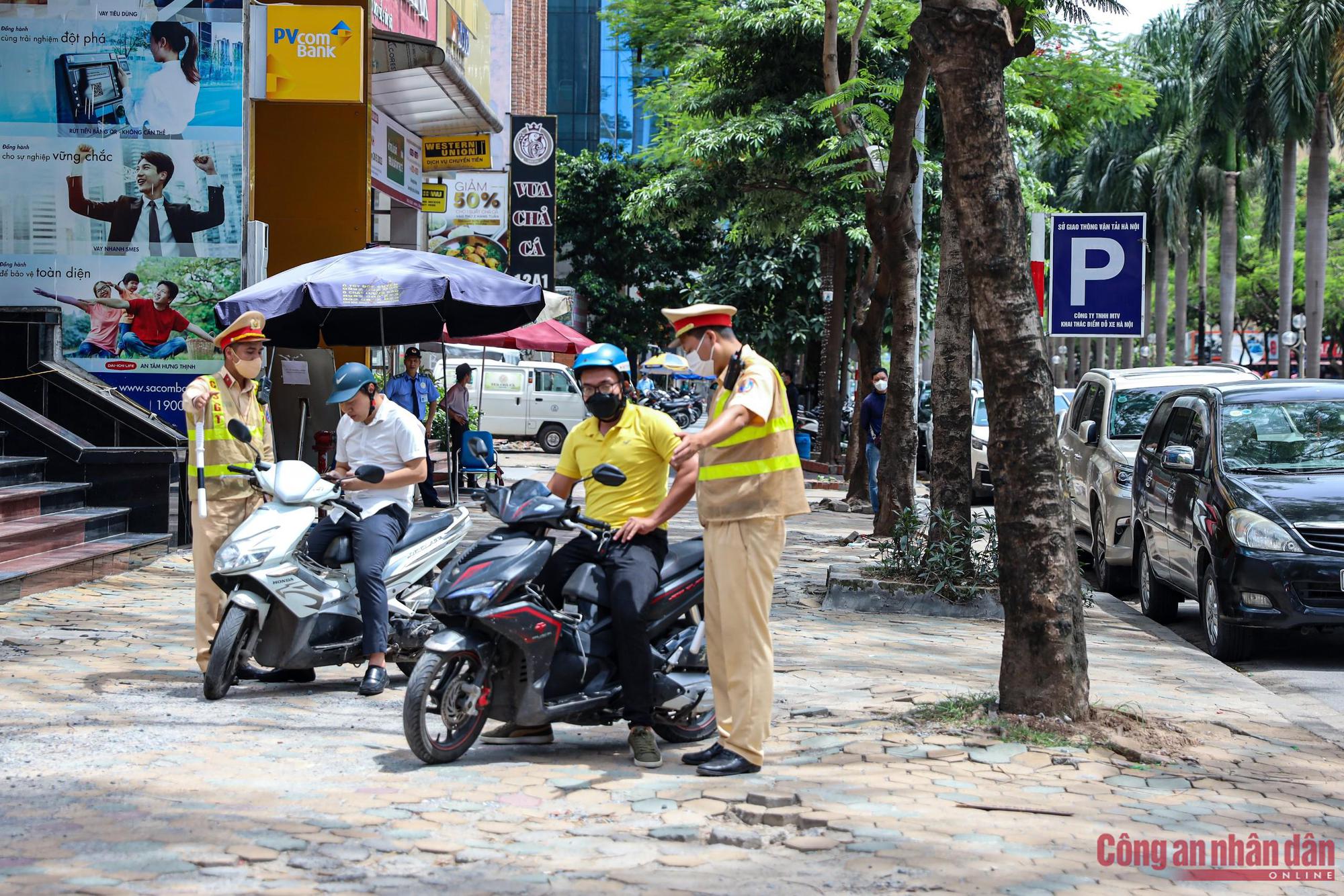 Bị xử phạt, "thần cồn" đổi tại trời nóng nên uống bia giải nhiệt - Ảnh 1. Bị xử phạt, "thần cồn" đổi tại trời nóng nên uống bia giải nhiệt - Ảnh 1.