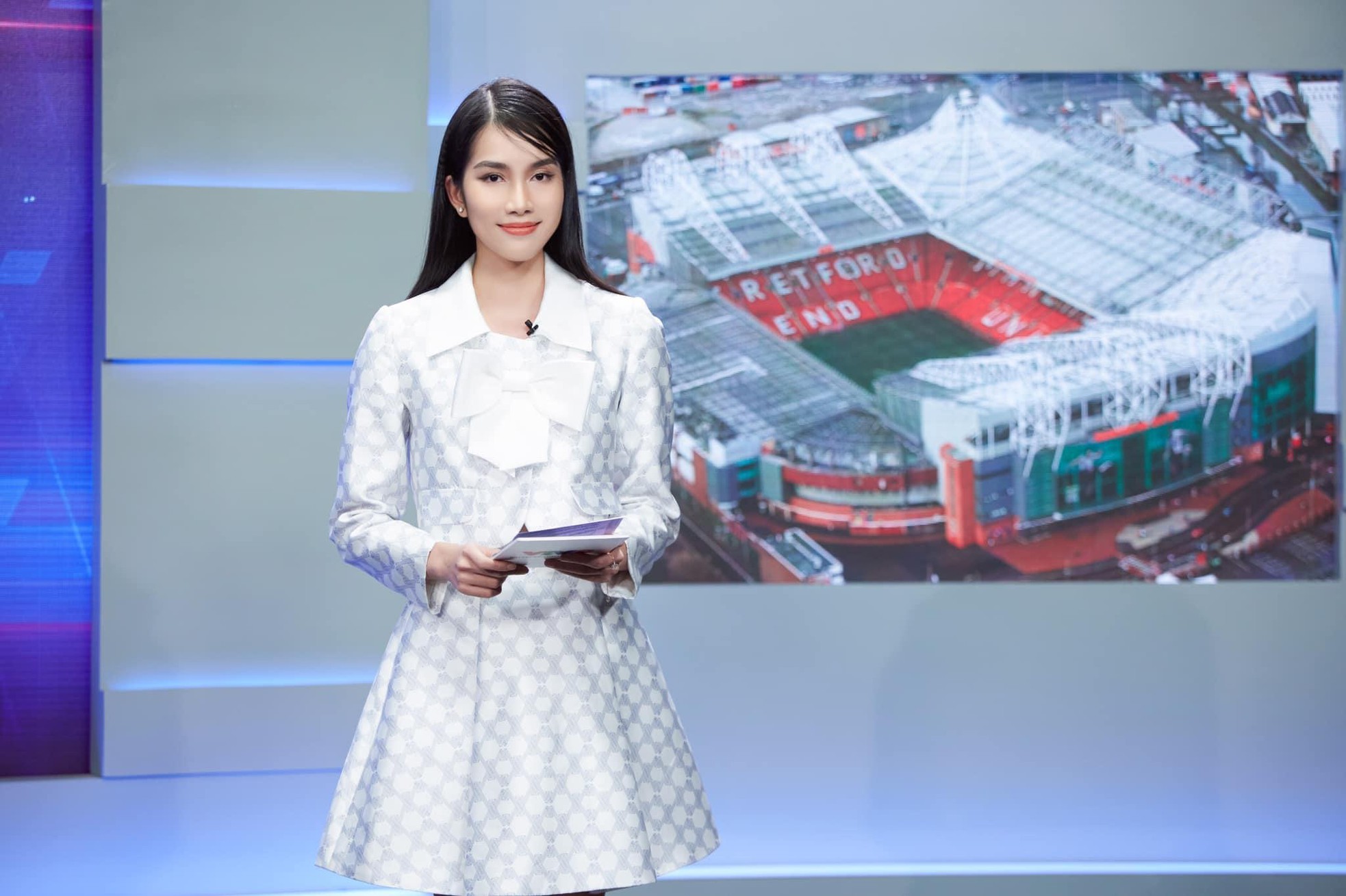 Dàn Hoa, Á hậu đẹp hút hồn khi làm MC trên truyền hình - Ảnh 10.