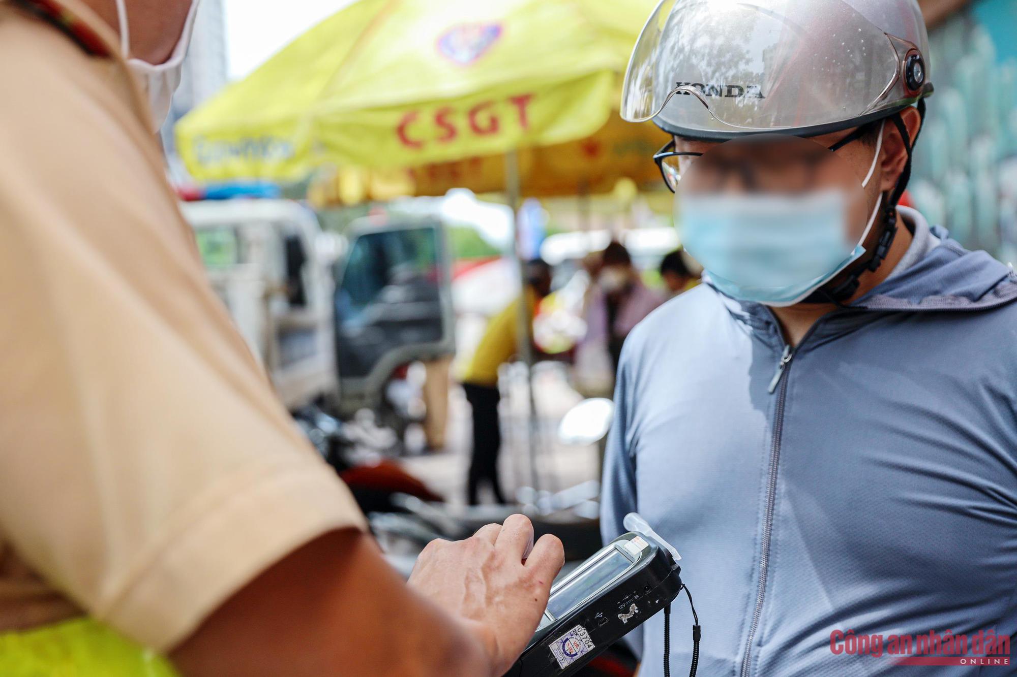 Bị xử phạt, "thần cồn" đổi tại trời nóng nên uống bia giải nhiệt - Ảnh 5. Bị xử phạt, "thần cồn" đổi tại trời nóng nên uống bia giải nhiệt - Ảnh 5.