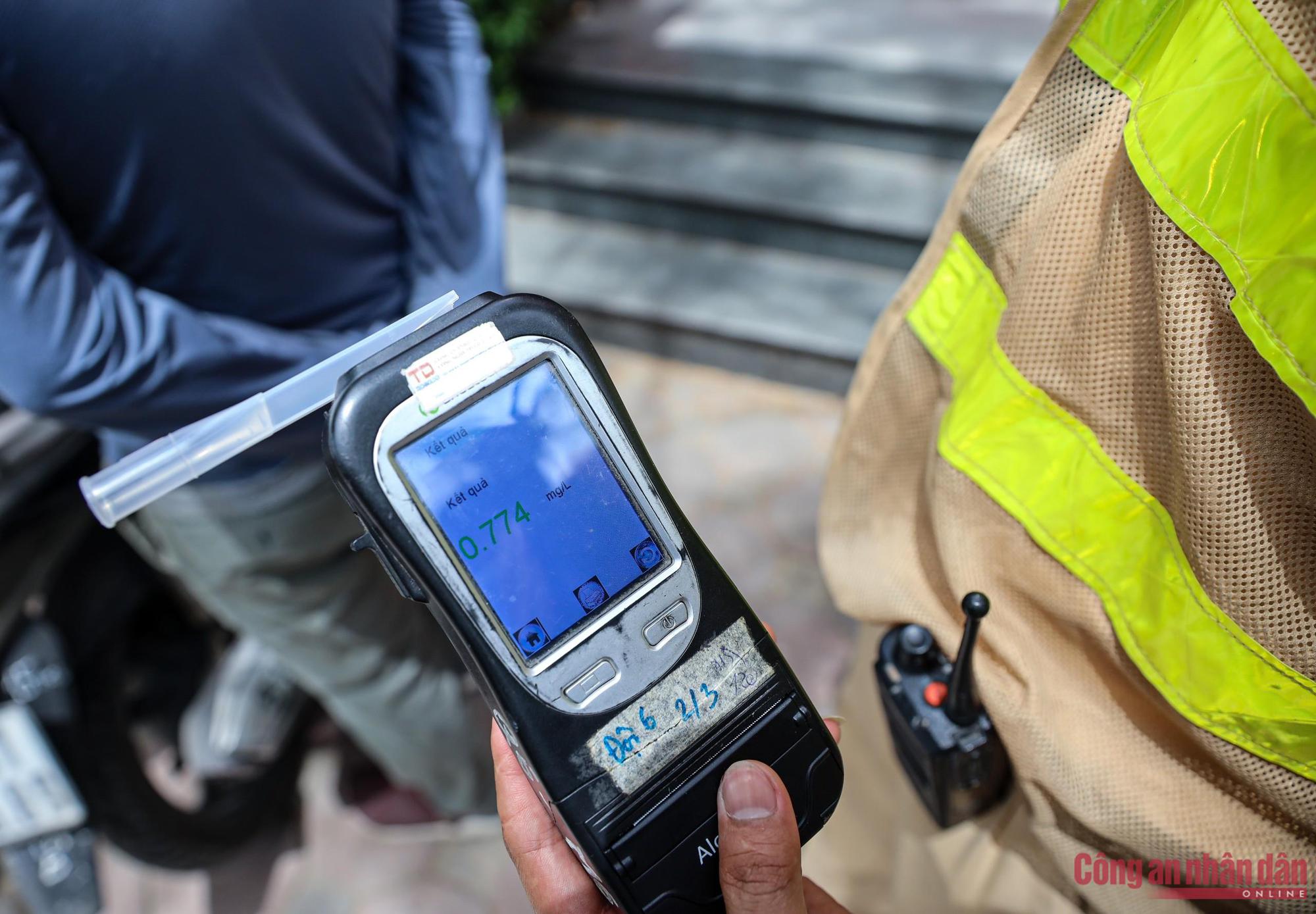 Bị xử phạt, "thần cồn" đổi tại trời nóng nên uống bia giải nhiệt - Ảnh 6. Bị xử phạt, "thần cồn" đổi tại trời nóng nên uống bia giải nhiệt - Ảnh 6.