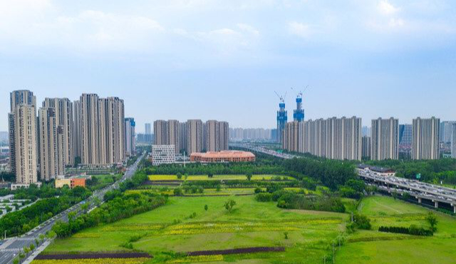 Kỳ lạ thành phố giàu bậc nhất Trung Quốc: Người dân &quot;sang chảnh&quot; chỉ muốn sống chậm, toàn điều khó hiểu nhưng ai cũng mê đắm - Ảnh 2.