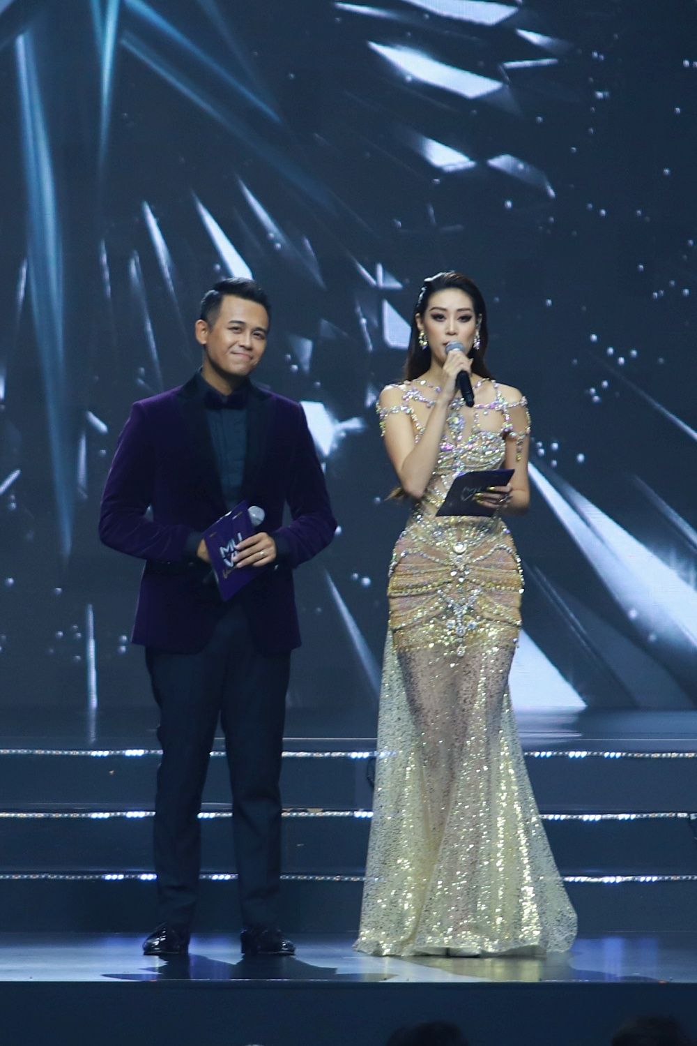 Loạt khoảnh khắc đáng nhớ trong Bán kết Hoa hậu Hoàn vũ Việt Nam 2022: Đỗ Nhật Hà gây xúc động mạnh với tiết mục đặc biệt - Ảnh 10.