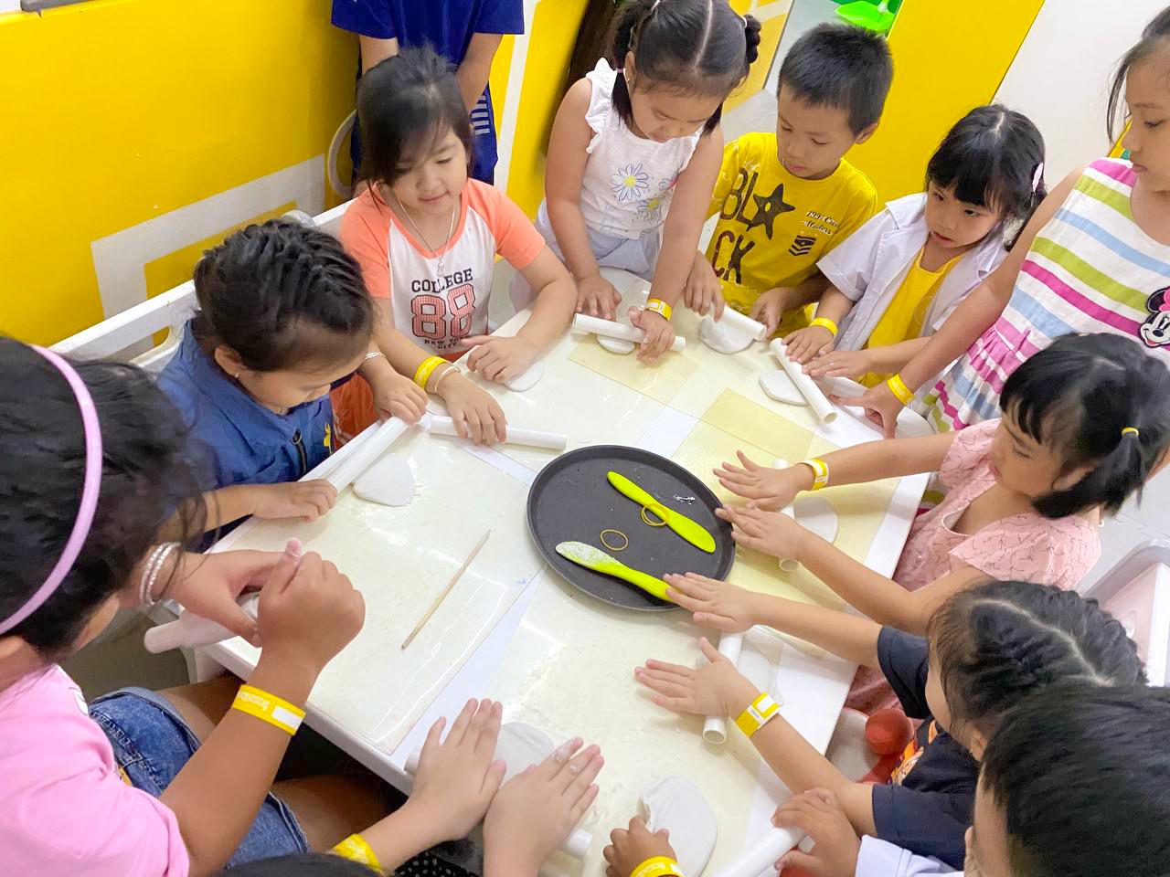 Điểm đến mùa hè cho bé: Trải nghiệm du lịch vòng quanh thế giới và cơ hội nhận nhiều quà tặng tại sân chơi trải nghiệm KUBO - Ảnh 3. Điểm đến mùa hè cho bé: Trải nghiệm du lịch vòng quanh thế giới và cơ hội nhận nhiều quà tặng tại sân chơi trải nghiệm KUBO - Ảnh 3.