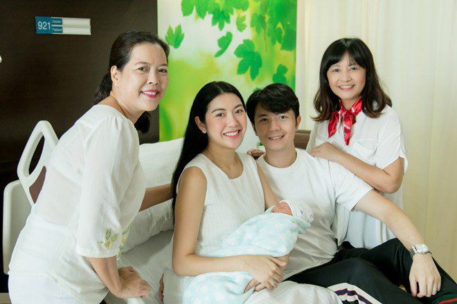 Sinh con được 3 tháng, Thúy Vân đã được chồng và mẹ chồng ủng hộ trở lại showbiz - Ảnh 3. Sinh con được 3 tháng, Thúy Vân đã được chồng và mẹ chồng ủng hộ trở lại showbiz - Ảnh 3.