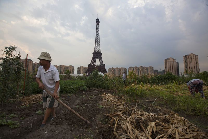 “Paris phiên bản lỗi” bỏ hoang của Trung Quốc: Từ tham vọng về thành phố hoa lệ giữa lòng châu Á tới cảnh ngán ngẩm hiện tại - Ảnh 13.