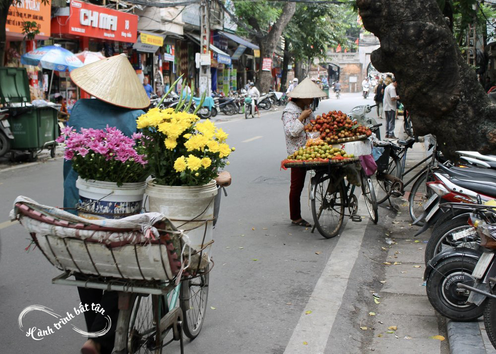 Phép màu Hà Nội và những niềm vui bất ngờ khiến khách Tây kinh ngạc và choáng váng - Ảnh 1. Phép màu Hà Nội và những niềm vui bất ngờ khiến khách Tây kinh ngạc và choáng váng - Ảnh 1.