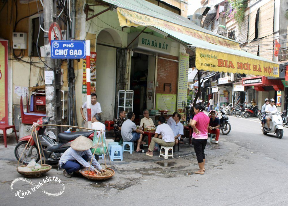Phép màu Hà Nội và những niềm vui bất ngờ khiến khách Tây kinh ngạc và choáng váng - Ảnh 4. Phép màu Hà Nội và những niềm vui bất ngờ khiến khách Tây kinh ngạc và choáng váng - Ảnh 4.