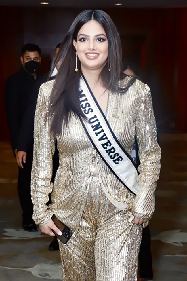 Dân mạng đòi "giải cứu" 2 Hoa hậu Hoàn vũ Thế giới khỏi cựu stylist của H'Hen Niê - Ảnh 2.