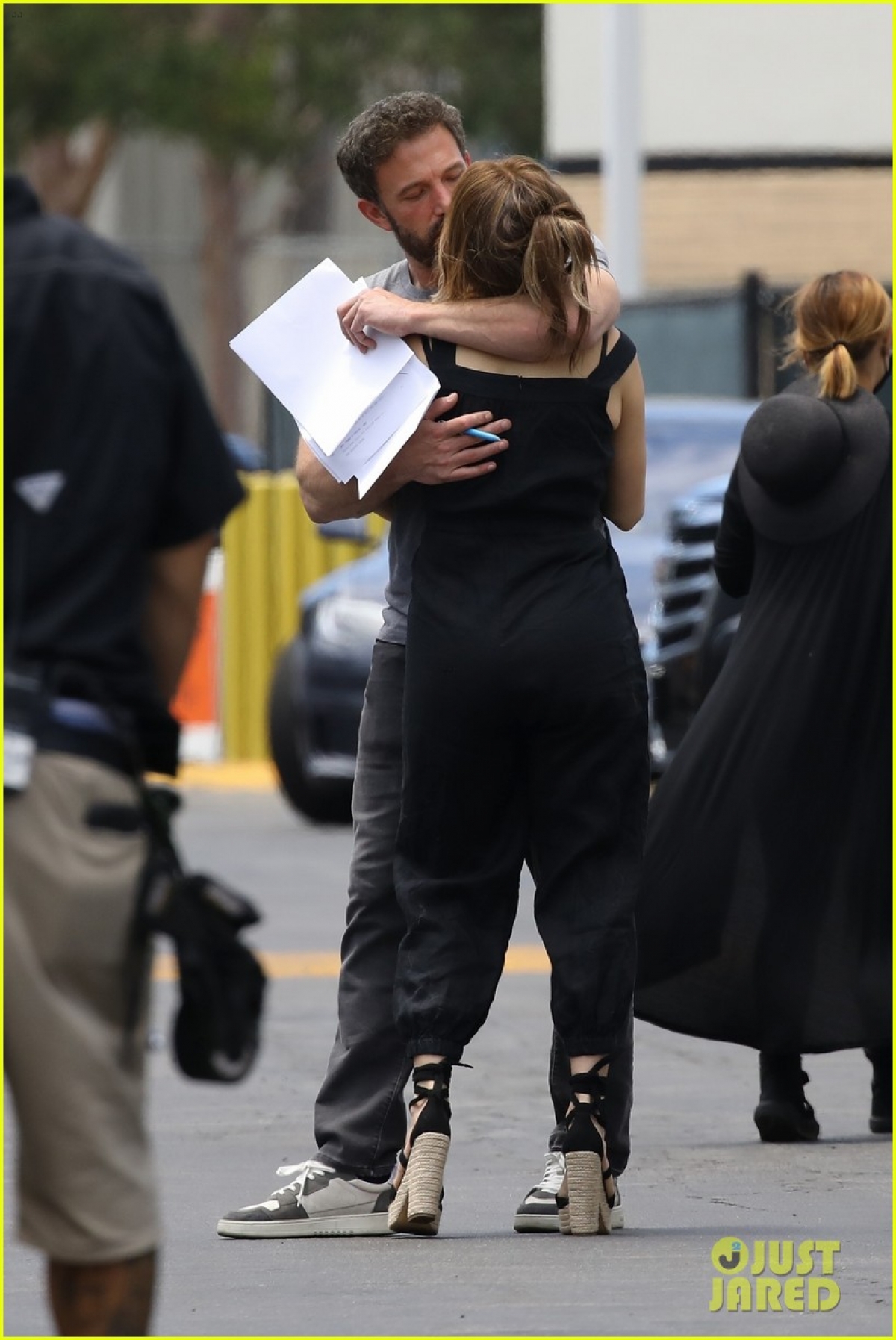 Jennifer Lopez và bạn trai khóa môi ngọt ngào trên phim trường - Ảnh 2.