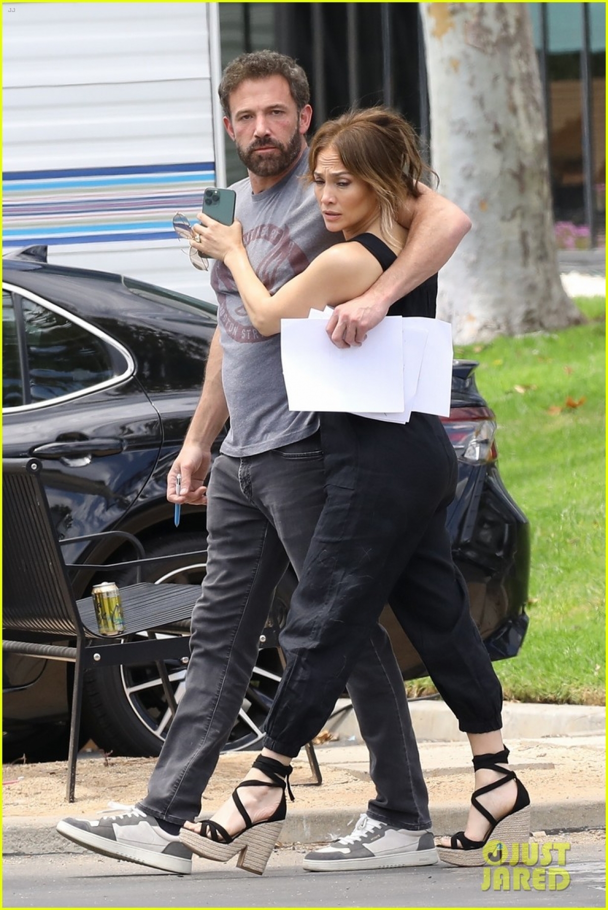 Jennifer Lopez và bạn trai khóa môi ngọt ngào trên phim trường - Ảnh 3.