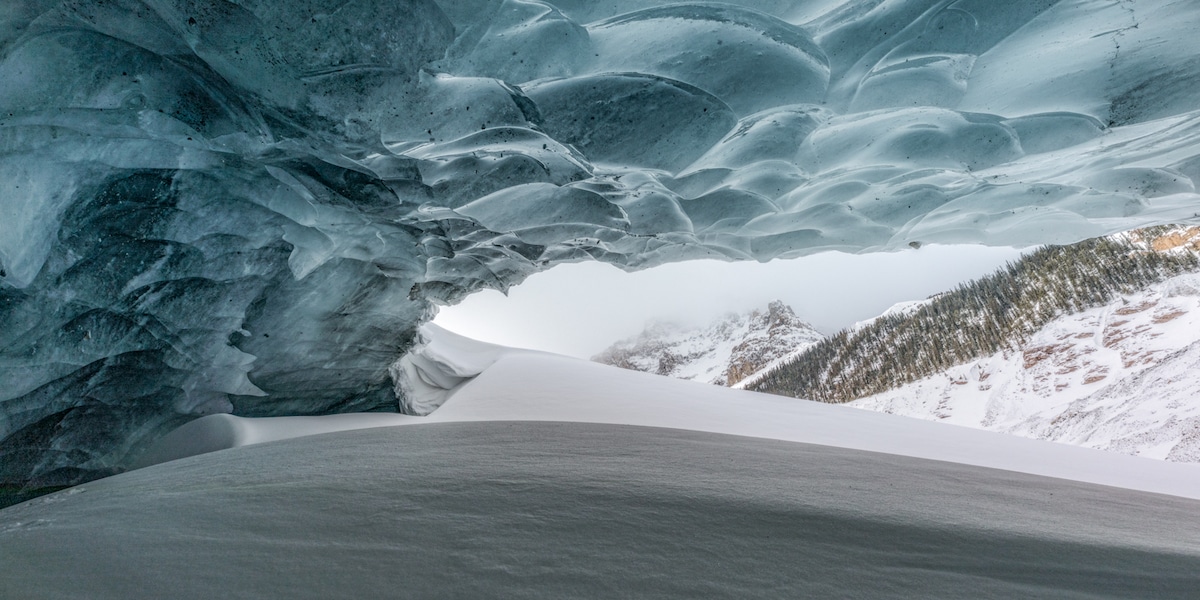 Nhiếp ảnh gia bất chấp gian khổ thám hiểm hệ thống hang động băng giá kỳ vĩ, vẻ đẹp trước mắt choáng ngợp đến khó tin - Ảnh 15.