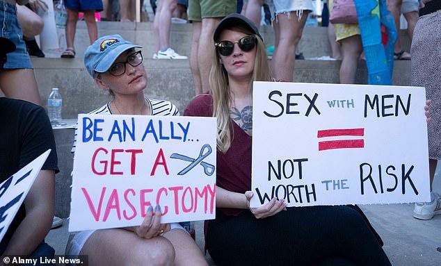 Phụ nữ Mỹ đòi ‘đình công tình dục’ để phản đối luật cấm phá thai - Ảnh 2.