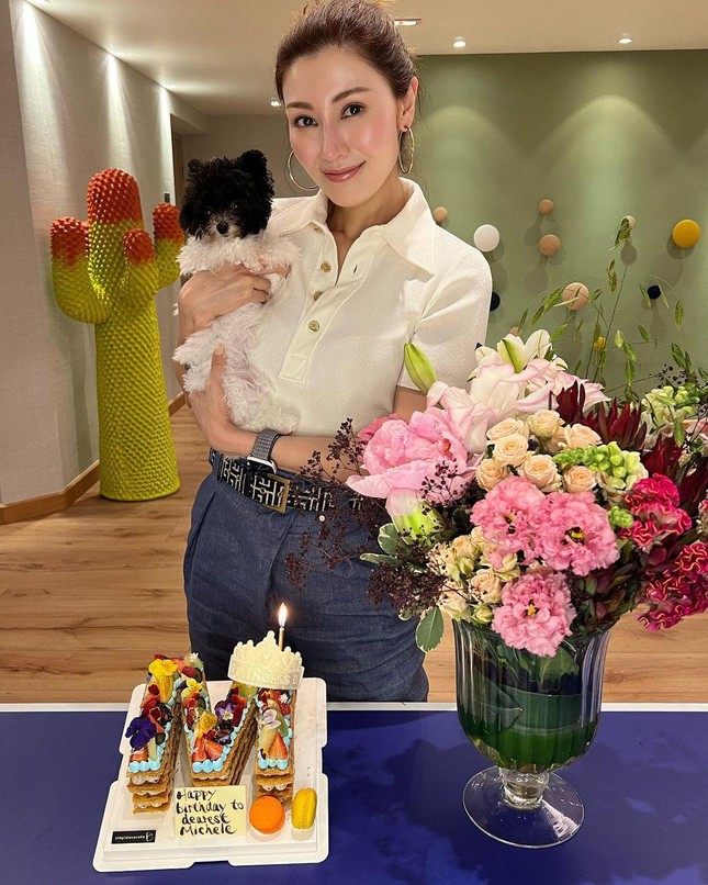 Hoa hậu đẹp nhất Hong Kong khoe dáng nuột với bikini hậu sinh nhật 52 tuổi  - Ảnh 5.