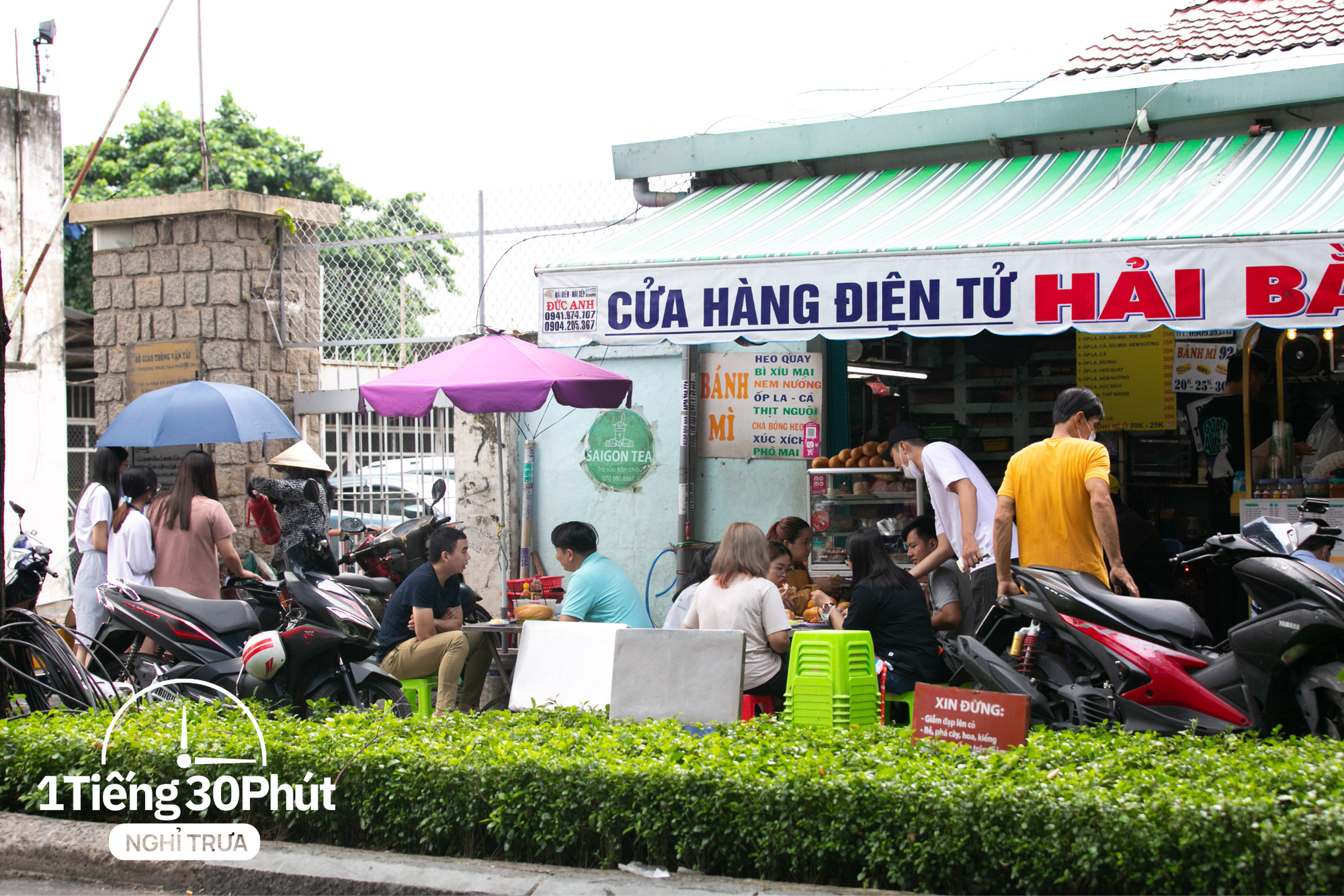 Dân văn phòng hạng sang tại Vincom và Saigon Centre giờ nghỉ trưa đội nắng la liệt ngoài vỉa hè dù công ty cách khu food court đỉnh nhất TP. HCM chỉ vài bước chân! - Ảnh 15.