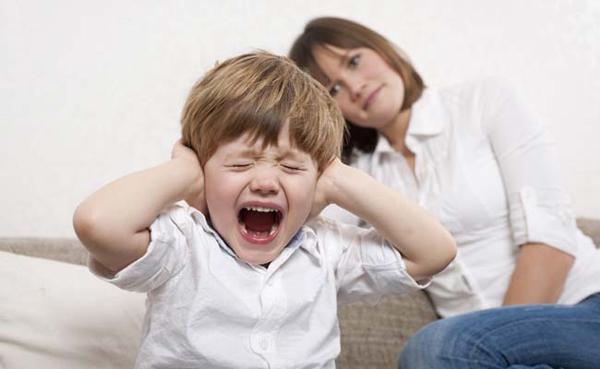 Làm sao để không gây tổn thương cho con trẻ bằng lời nói? - Ảnh 1.
