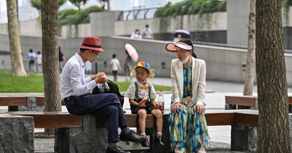 Lương giảm và những khoản vay chồng chất, tầng lớp trung lưu của Trung Quốc lo sợ: &quot;Có lẽ cả đời này tôi không thể thoát khỏi cảnh nợ nần&quot; - Ảnh 1.