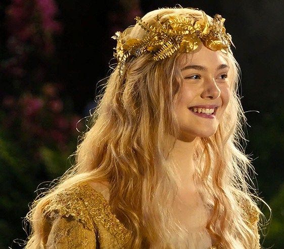 Vai công chúa ngủ trong rừng suýt về tay mỹ nhân này: Đối thủ nhan sắc của Elle Fanning, khóc nức nở vì thua cuộc - Ảnh 1.