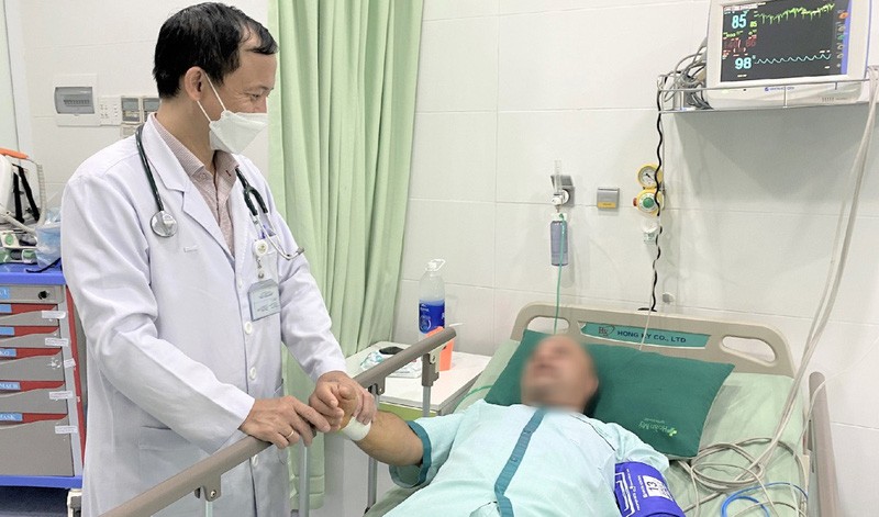 Can thiệp qua da cứu bệnh nhân nhồi máu cơ tim cấp do tắc động mạch vành phải - Ảnh 1. Can thiệp qua da cứu bệnh nhân nhồi máu cơ tim cấp do tắc động mạch vành phải - Ảnh 1.