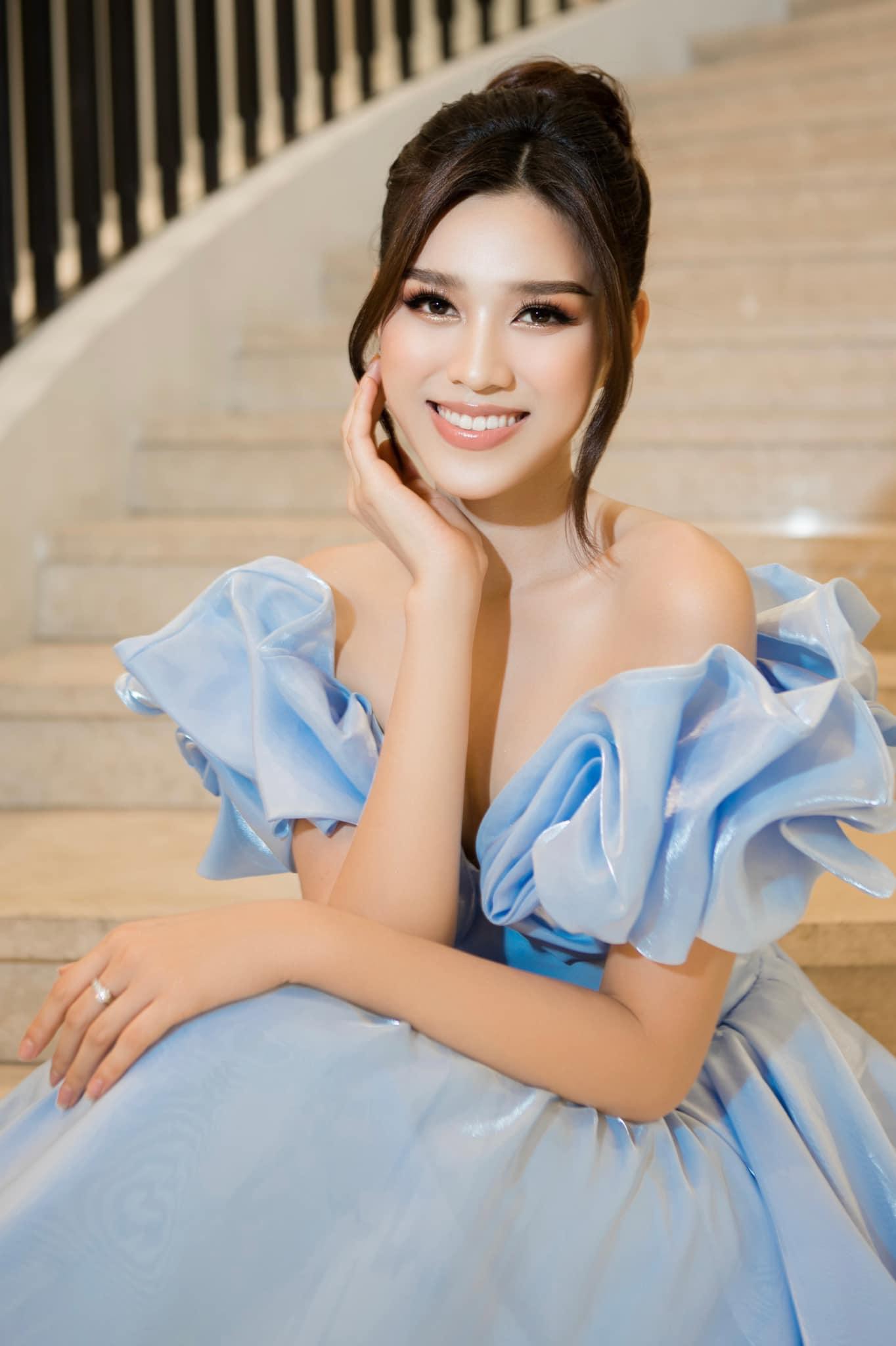 Hoa hậu Đỗ Thị Hà ‘biến hóa’ với tóc: Xoăn đuôi nhẹ vẫn là ‘chân ái’ - Ảnh 6.
