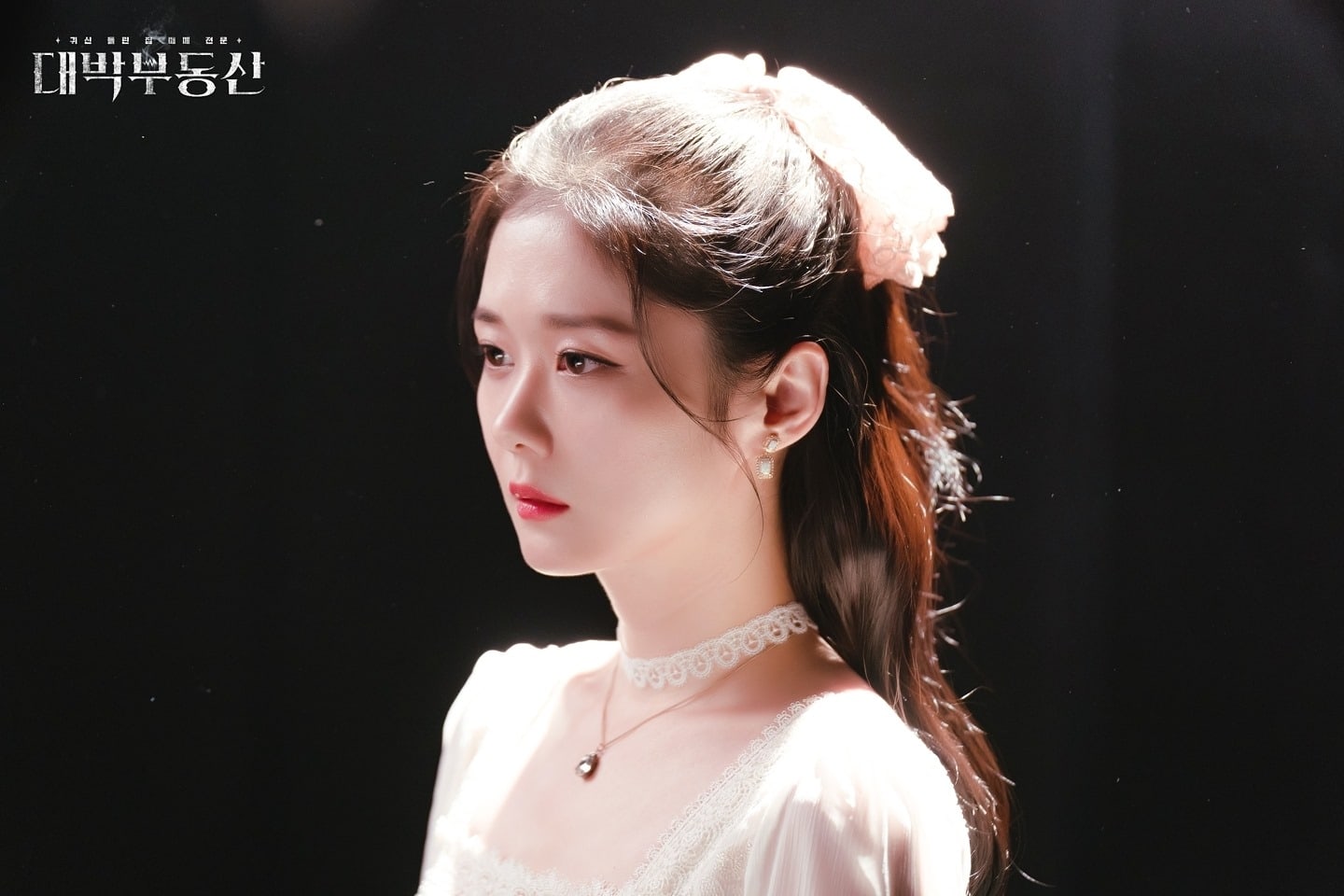 Jang Nara ở tuổi U40: Nhan sắc ma cà rồng gây sốc, mặc đẹp từ trong phim ra ngoài đời - Ảnh 14.