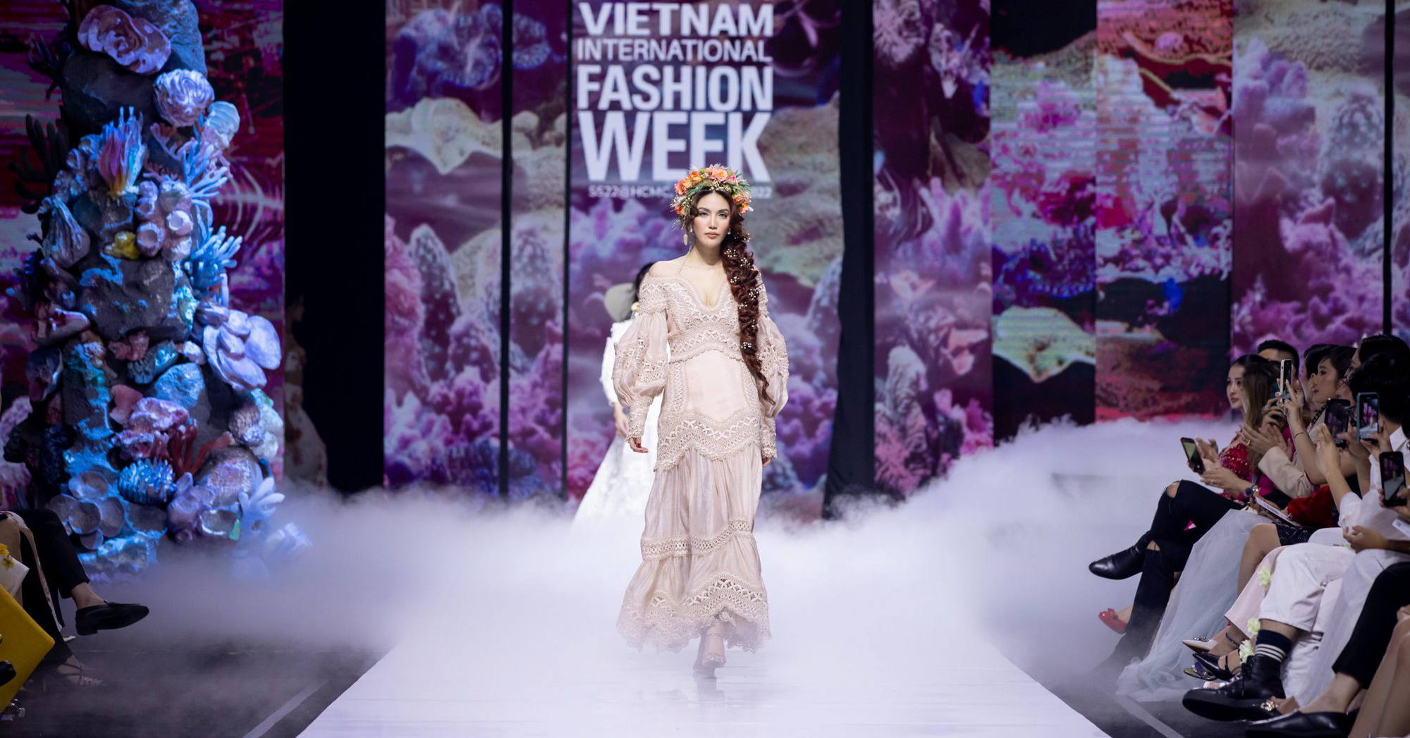 The flood of TikTokers engulfed Vietnam International Fashion Week (VIFW)?  - Photo 13.