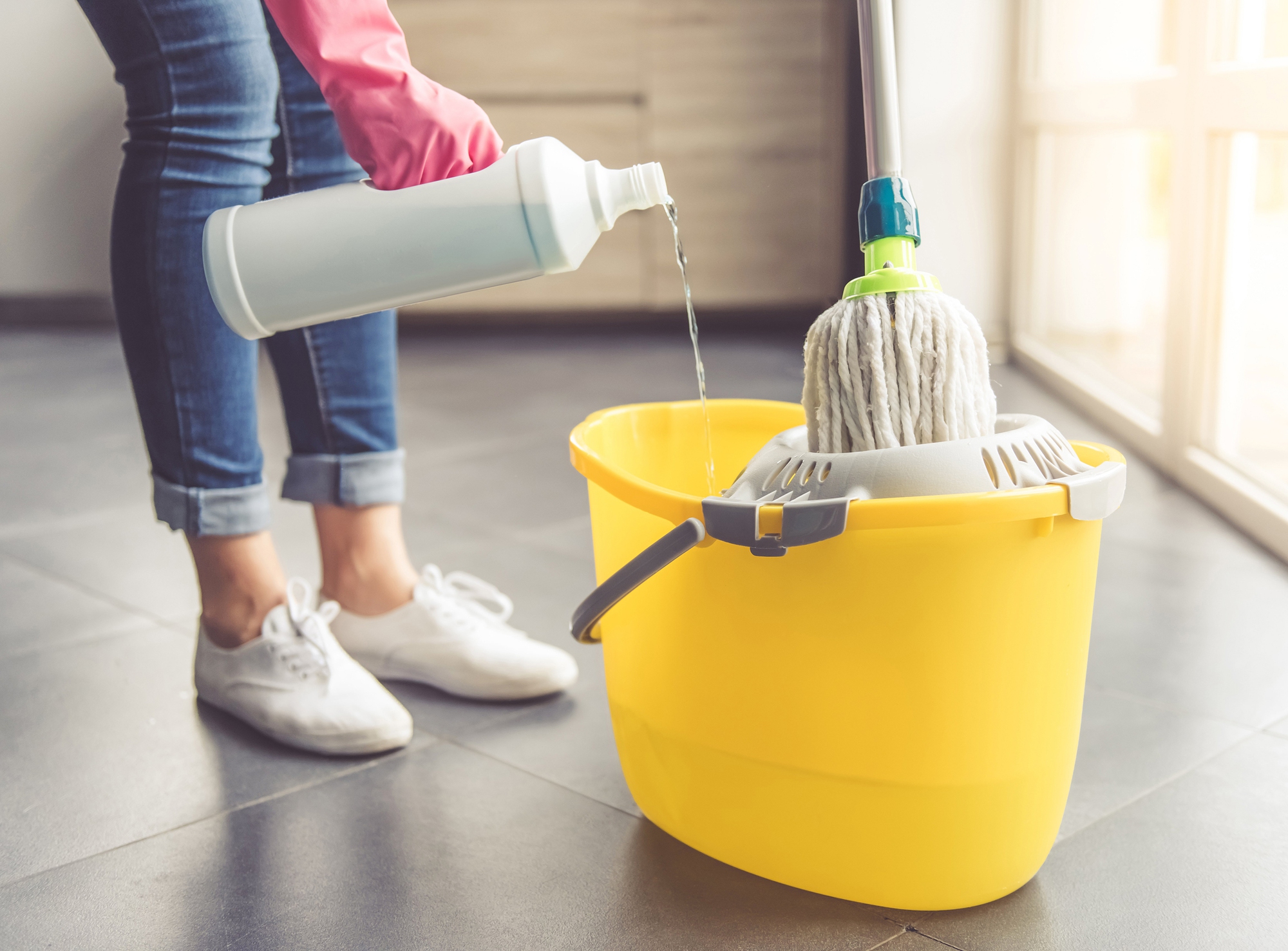 Quy tắc này chắc chắn sẽ giúp các chị em thay đổi cách dọn dẹp nhà cửa, để nhà sạch sạch thơm, tâm trạng phấn chấn - Ảnh 2.