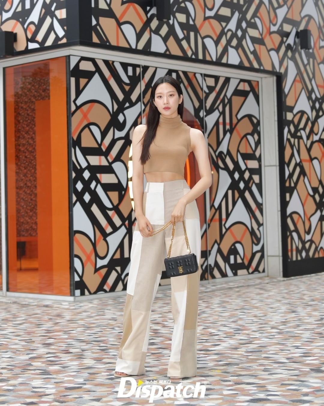 Dàn sao đình đám hội ngộ tại sự kiện của Burberry: Nữ thần thế hệ mới Moon Ga Young đọ sắc cùng Kim Ji Won, Dara (2NE1) - Ảnh 1. Dàn sao đình đám hội ngộ tại sự kiện của Burberry: Nữ thần thế hệ mới Moon Ga Young đọ sắc cùng Kim Ji Won, Dara (2NE1) - Ảnh 1.