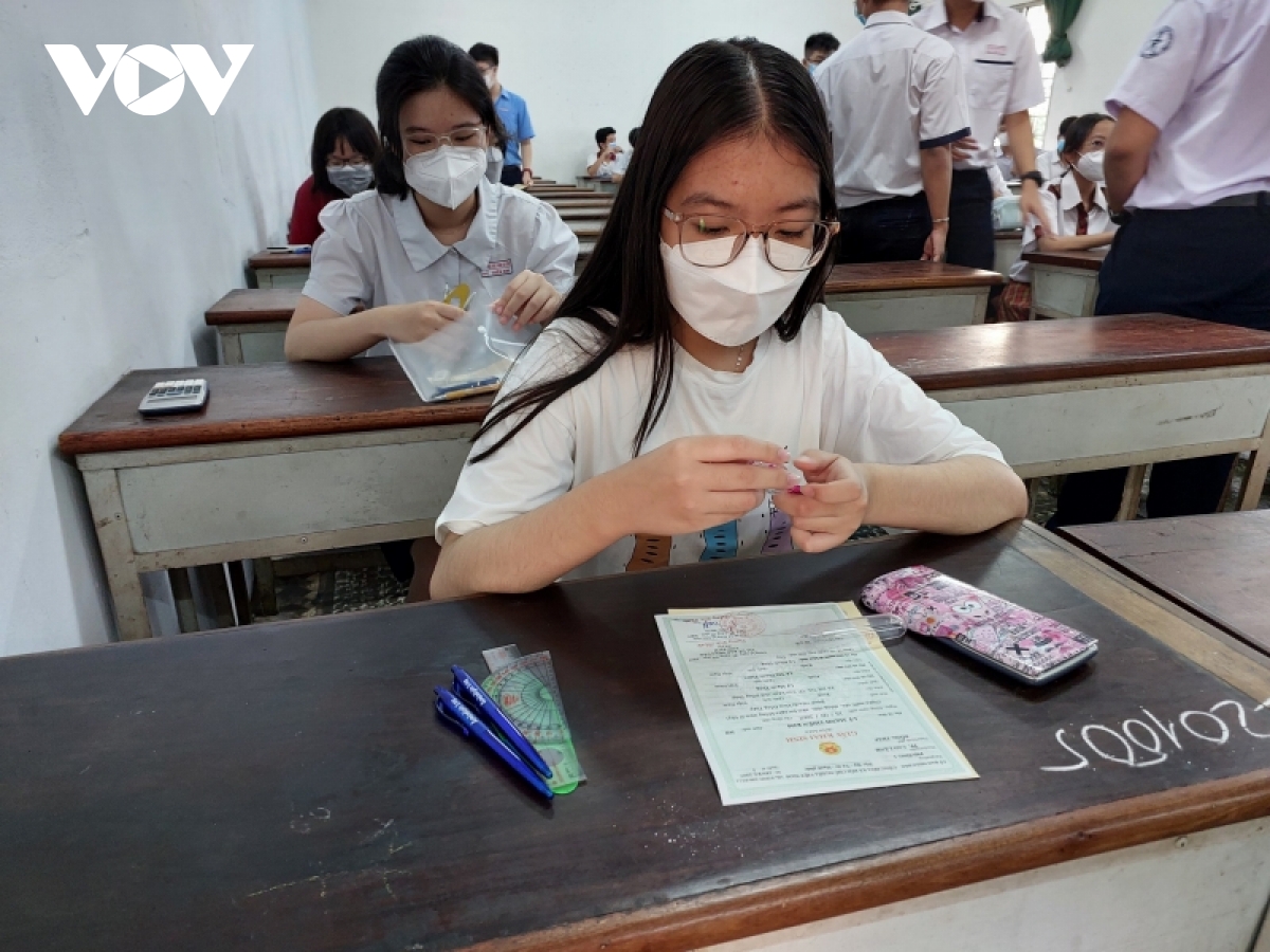 About 2,000 candidates take the entrance exam to the 10th grade of the National University of Ho Chi Minh City - Photo 3.